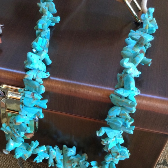 Vintage - Native American Authentic Hand Carved Turquoise Fetish Necklace - Picture 6 of 13